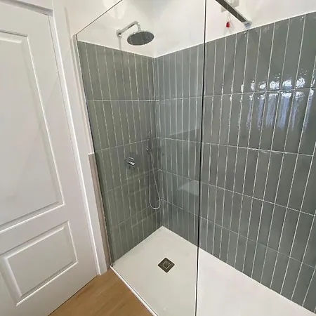 לינה וארוחת בוקר Momi