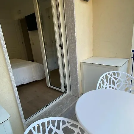 לינה וארוחת בוקר Momi