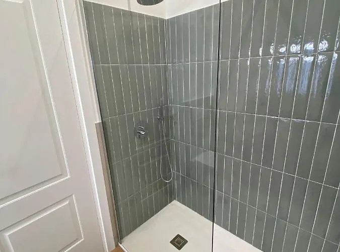 לינה וארוחת בוקר Momi